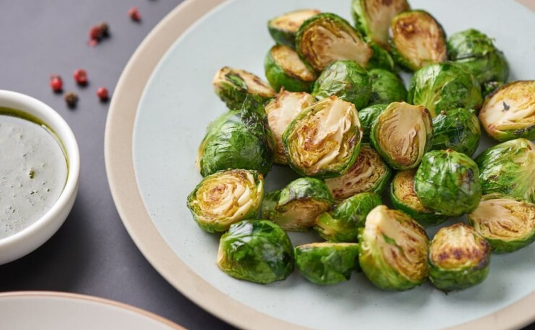 Las coles de Bruselas están repletas de nutrientes. Fuente:Freepik.