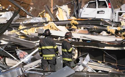 Ante tornado, denuncian que empresa prohibió salir a empleados; hay 8 desaparecidos