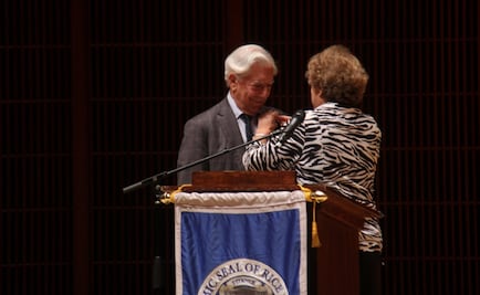 Literatura permite crear mundos maravillosos: Vargas Llosa