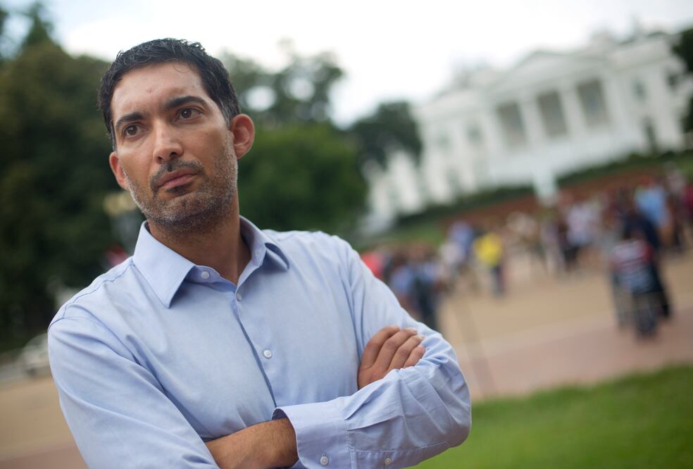 El republicano Ricardo Reyes frente a la Casa Blanca en Washington  (Foto: AP)