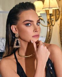 Belinda brilla con vestido negro en Instagram