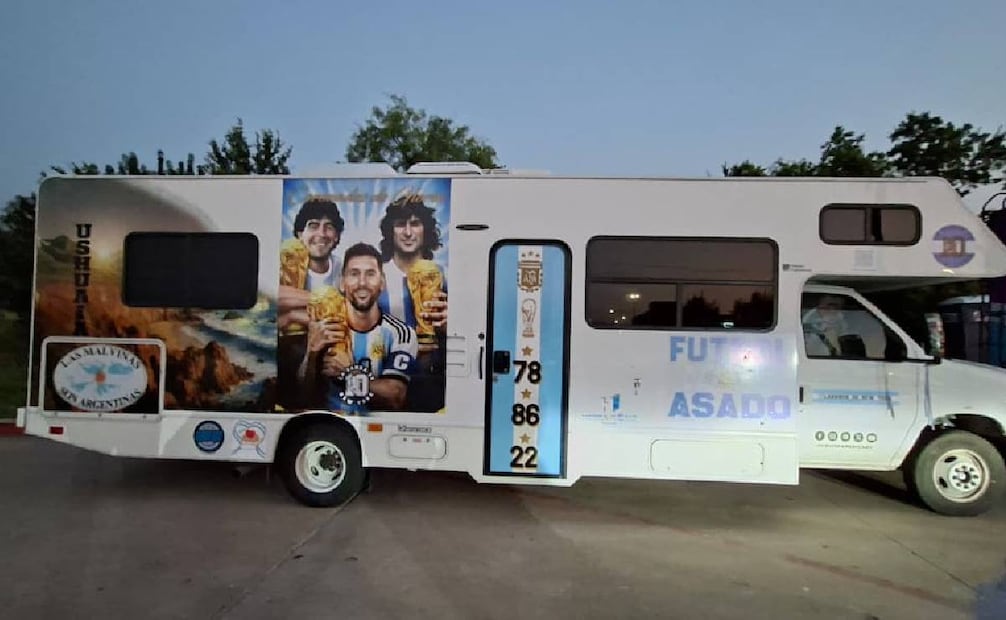 Aficionados de Argentina recorren Estados Unidos en una camper para ver a la Albiceleste - Foto: Sebastián García | EL UNIVERSAL