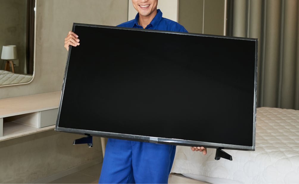 Si tu TV no se conecta a internet con ninguno de los métodos anteriores, tendrás que enviarla con un experto. Foto: Freepik