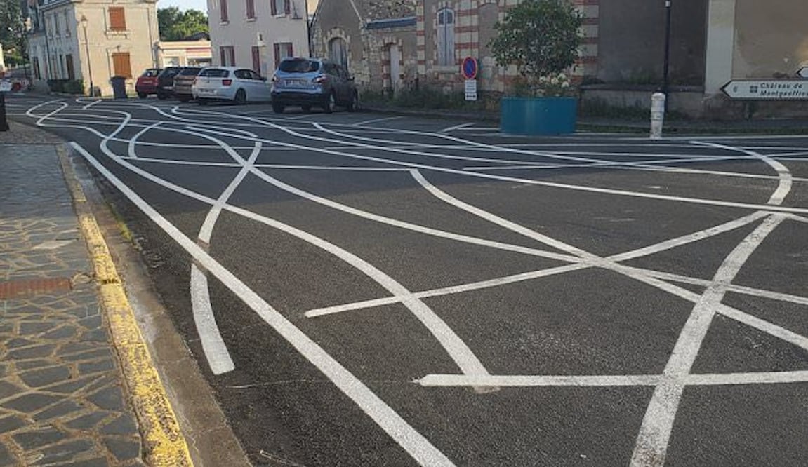 Este patrón busca hacer que los conductores reduzcan la velocidad.