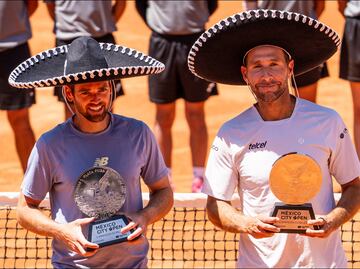 Santiago González es el primer mexicano en ganar el México City Open; levanta el título de dobles
