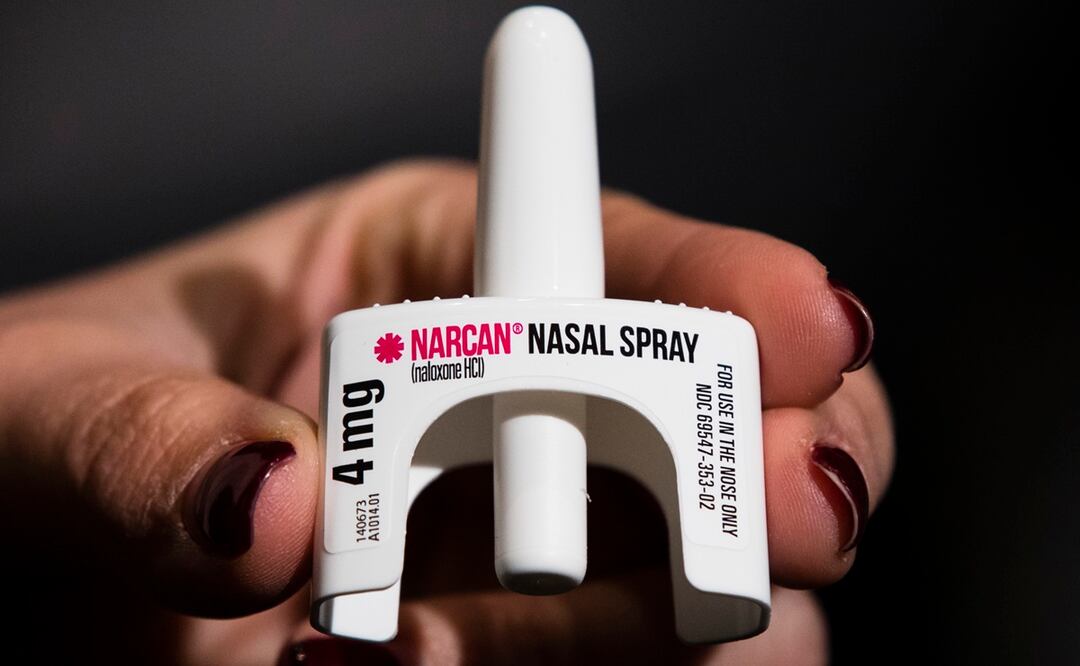 El fármaco para revertir la sobredosis Narcan se muestra durante la capacitación de los empleados de Public Health Management Corporation (PHMC). Foto: AP