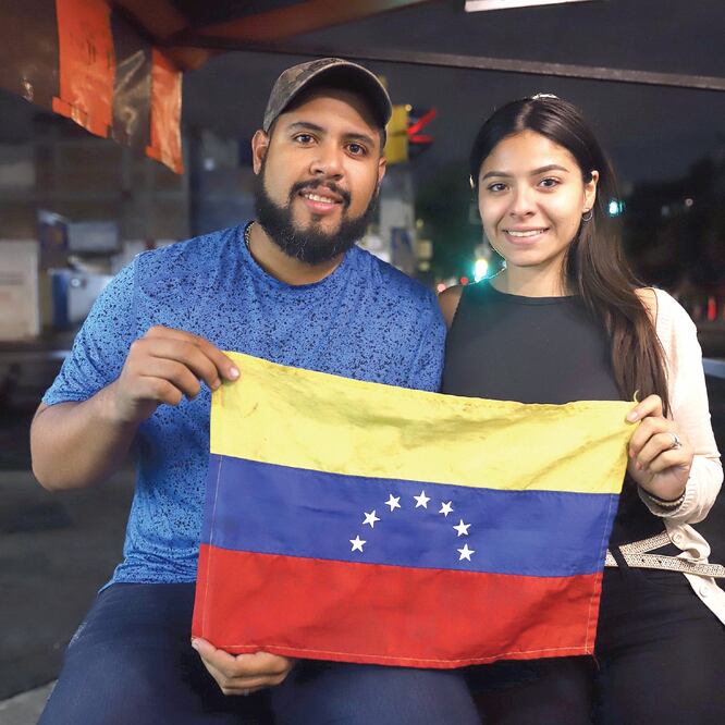 Crisis. Alfonso y Stefany padecían la falta de alimentos y varios productos en Venezuela. PERLA MIRANDA. EL UNIVERSAL