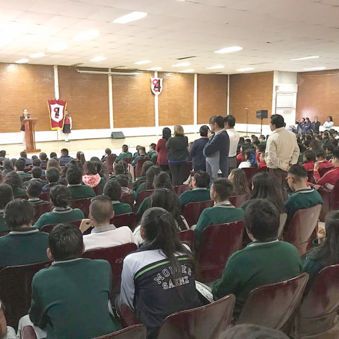 La jefa de Gobierno, Claudia Sheinbaum, impartió durante 25 minutos una clase interactiva a alumnos de la secundaria Moisés Sáenz, en Santa María la Ribera. ESPECIAL