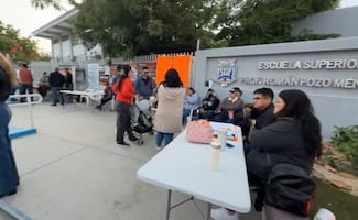 Docentes de la Escuela Superior de Cultura Física en BCS realizan protesta; exigen plazas, prestaciones y certeza laboral