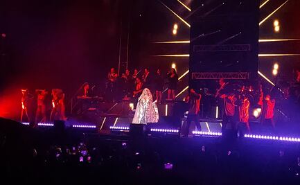 Dulce salda deuda con sus fans, se presenta en el Teatro Metropólitan tras extirparle un tumor