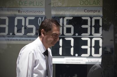 Seguirá la agonía del peso si aplaza Fed alza de tasas