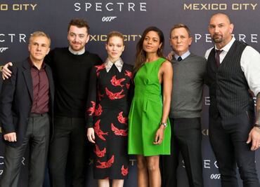 Mancera visita a elenco de "Spectre"
