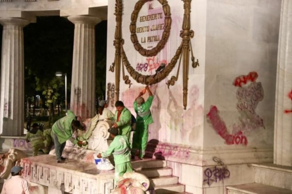 El Hemiclo a Juárez, restaurado en el 2016, ahora fue vandalizado 
