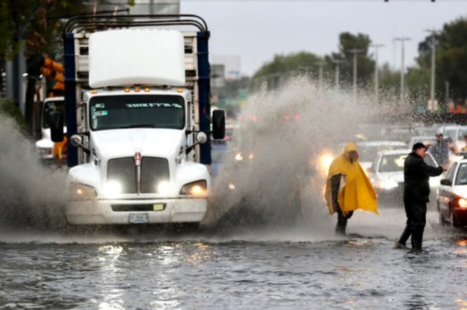 Visitas al Centro Histórico por orden alfabético y la vida en semáforo naranja, entre las fotos de la semana