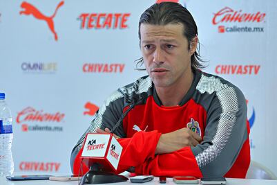 Chivas y Matías Almeyda en deuda con la afición