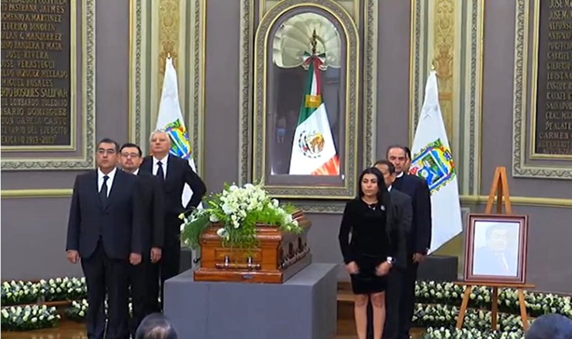 La 68 Legislatura del Congreso de Puebla rinde un homenaje póstumo al gobernador de esta entidad Miguel Barbosa Huerta, quien falleció ayer a los 68 años de edad. Foto: especial