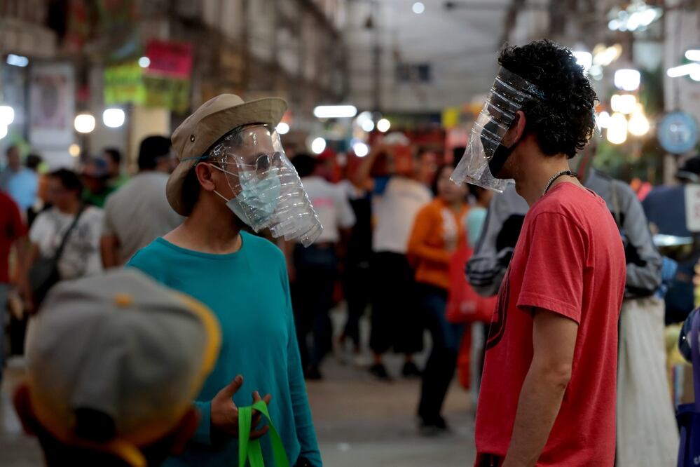 Jóvenes en la Central de Abasto de la Ciudad de México. Foto de Juan Boites EL UNIVERSAL