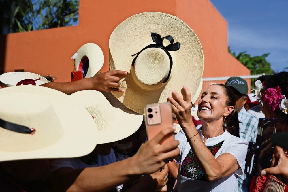Claudia Sheinbaum Pardo ofreció una conferencia de prensa y, posteriormente, un mitin en el deportivo de Zihuatanejo, Guerrero, durante su gira por el estado. Foto: Diego Simón | El Universal