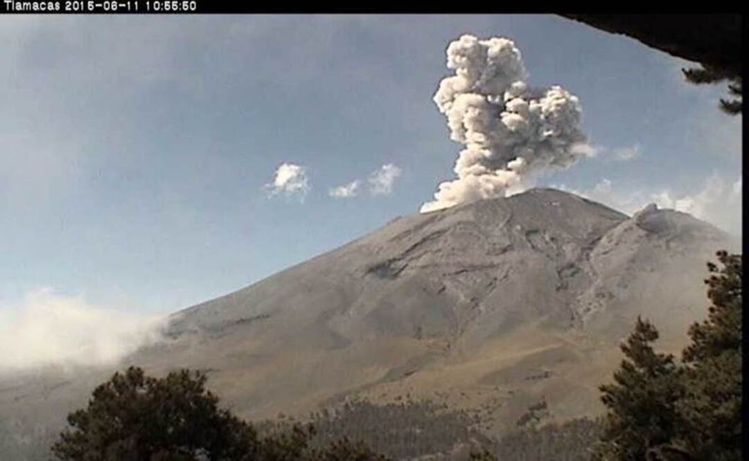 The volcano registered 76 low-intensity exhalations, some of them accompanied by steam, gas and ash. (Photo: Cenapred )
