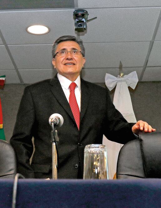 Luis Raúl González Pérez, presidente de la Comisión Nacional de Derechos Humanos, presentó el informe Estado de la Investigación del Caso Iguala, elaborado por el ex zar anticrimen, José Larrieta Carrasco (ESPECIAL)
