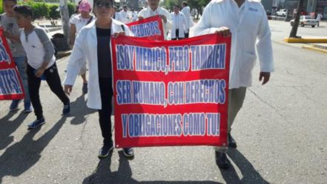 Se manifiestan en el país en apoyo a traumatólogo pediatra detenido en Oaxaca