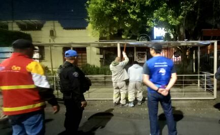 Alcaldía Coyoacán retira estructuras sin permiso de cafeterías y restaurantes; obstruían la vía pública, asegura