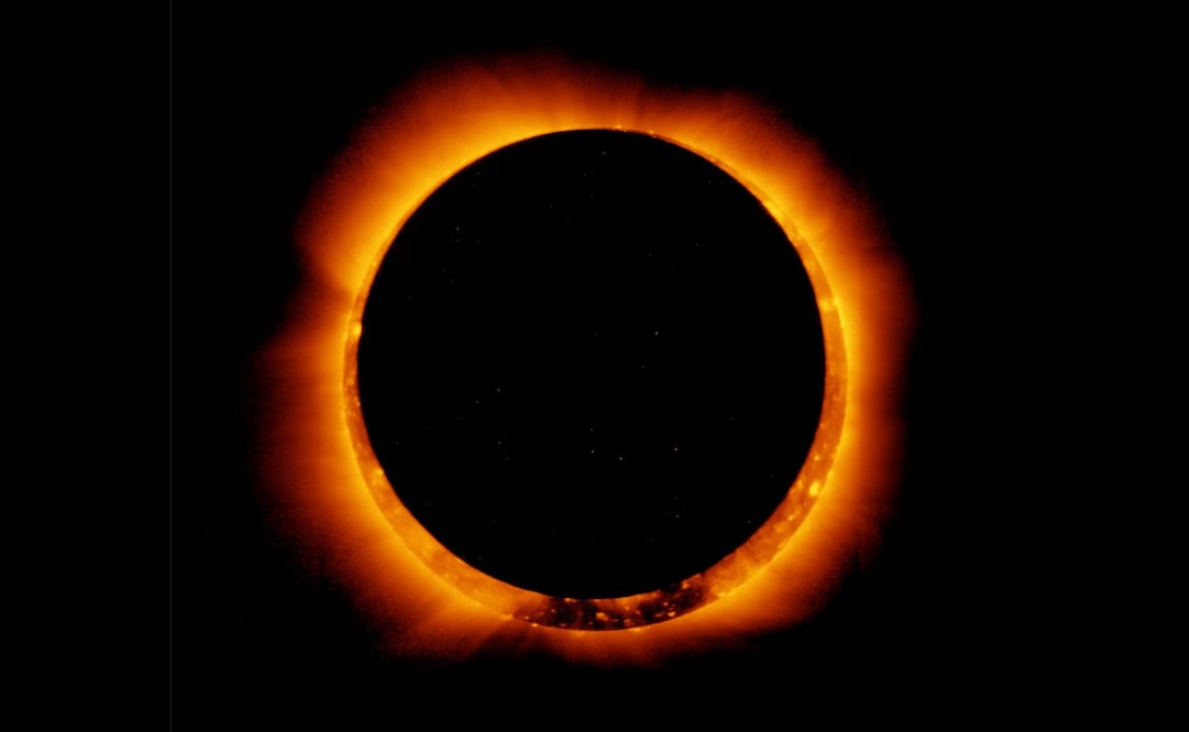 Conoce por qué suceden los fenómenos ópticos durante un eclipse solar. Foto: NASA / Hinode / XRT