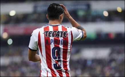 Alan Pulido causa baja en Chivas