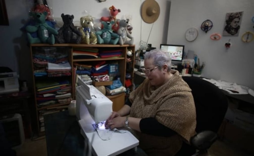 Eréndira Guerrero, la mujer de Chihuahua que crea osos con ropa de las víctimas de Covid-19