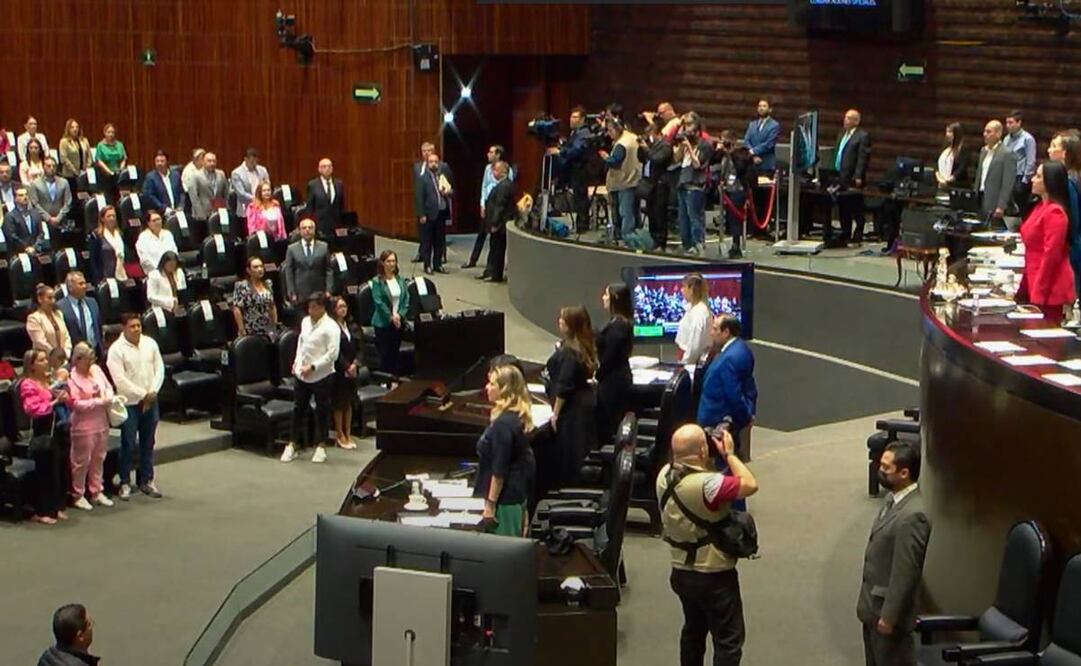 Diputados guardan minuto de silencio por migrantes muertos en incendio en sede del INM de Ciudad Juárez / Captura de pantalla