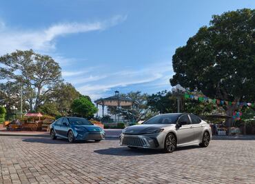 Toyota Camry 2025, la nueva generación solamente es híbrida