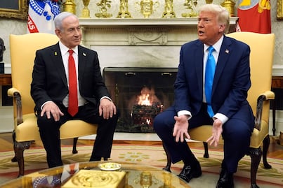 Trump propone reasentamiento permanente de palestinos en reunión con Netanyahu; busca que sean llevados a otros países
