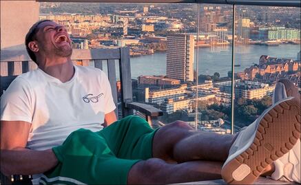 'Chicharito' le pinta el dedo a sus detractores