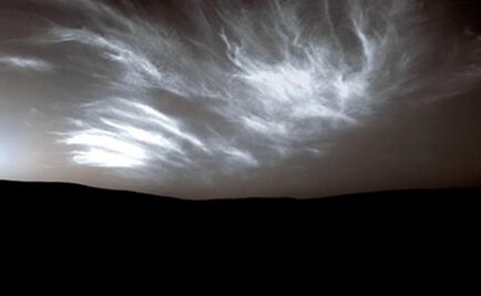 Captan impresionantes nubes noctilucentes en Marte