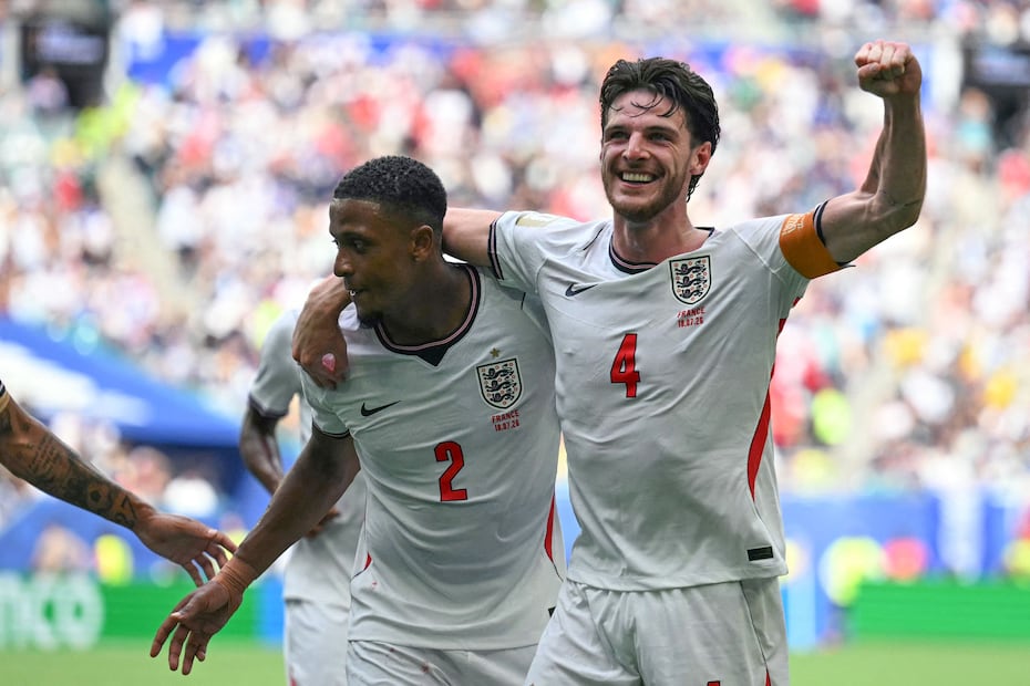 Selección de Inglaterra en festejo de gol, durante el partido por el tercer lugar del Mundial de 2026 ante Francia - Foto: AFP