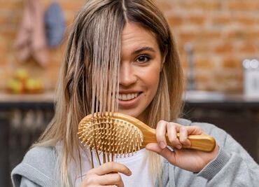 Por qué no debes cepillarte el cabello mojado