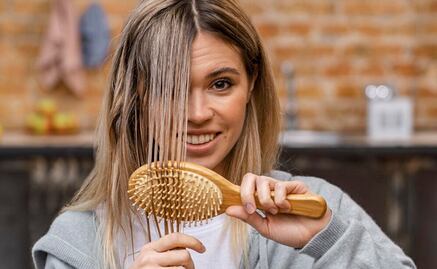 Por qué no debes cepillarte el cabello mojado
