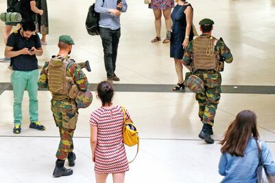 En otros países, ataque a militares se castiga con cárcel