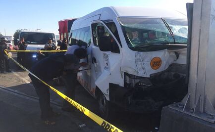 Fallece pasajero tras choque de combi en Periférico