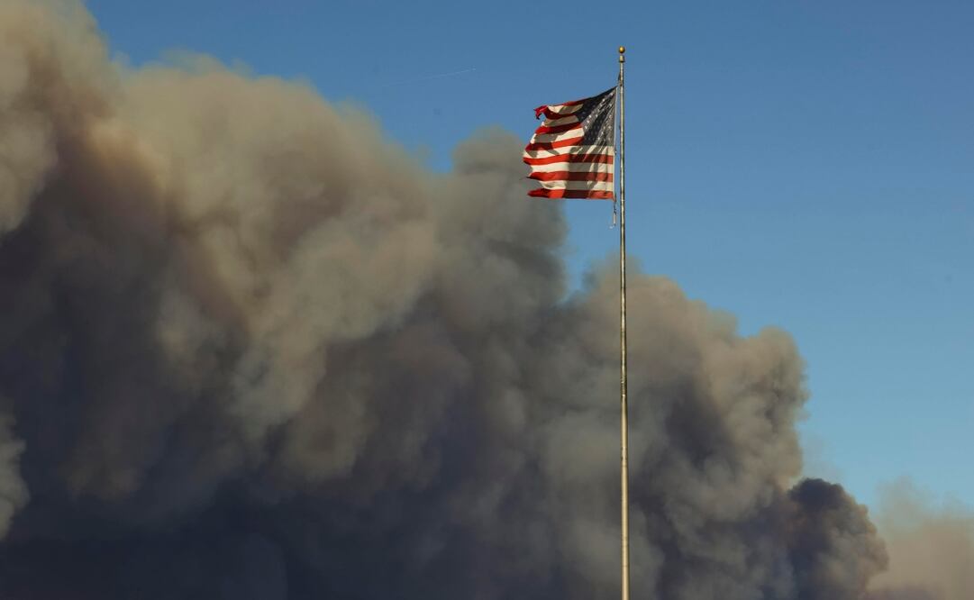 Un nuevo incendio sin control y de rápido avance estalló este miércoles en el condado de Los Ángeles forzando la evacuación de miles de personas tras días de significativos avances, 22 de enero de 2025. Foto: EFE