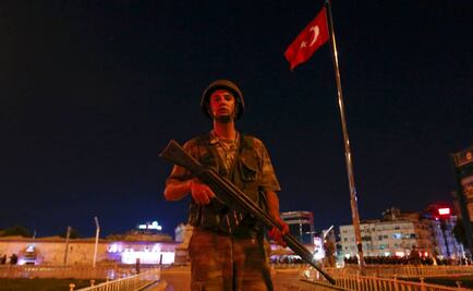 Militares dicen tener control de Turquía; gobierno lo niega