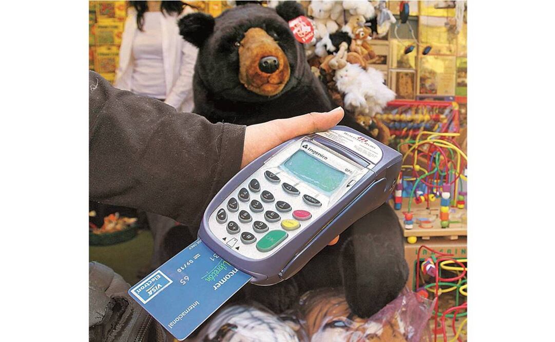 Al cierre de abril pasado, el uso de tarjetas de crédito tuvo una reducción de 12% respecto al mismo mes de 2020. Foto: ARCHIVO EL UNIVERSAL