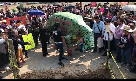 Video. Entierran en Neza al “Prinosaurio” y a sus aliados del PAN, MC y PRD