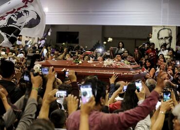 Peruanos dan último adiós al expresidente Alan García