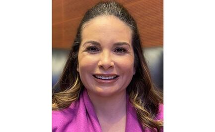 Senadora abandona bancada del PAN y se suma a las filas de Morena