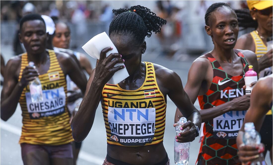 Rebecca Cheptegei durante la prueba de maratón de los Mundiales disputados en Budapest. FOTO: EFE