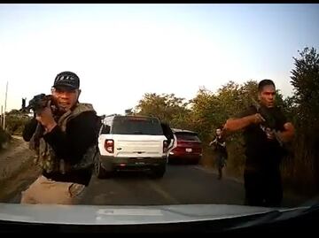 Video. “¡Somos maestros!”; grupo armado retiene a profesores en Guanajuato