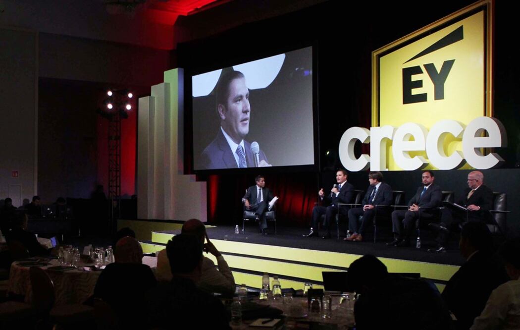 Rafael Moreno Valle, gobernador de Puebla, participó en un evento organizado por Ernst & Young. Foto: Especial