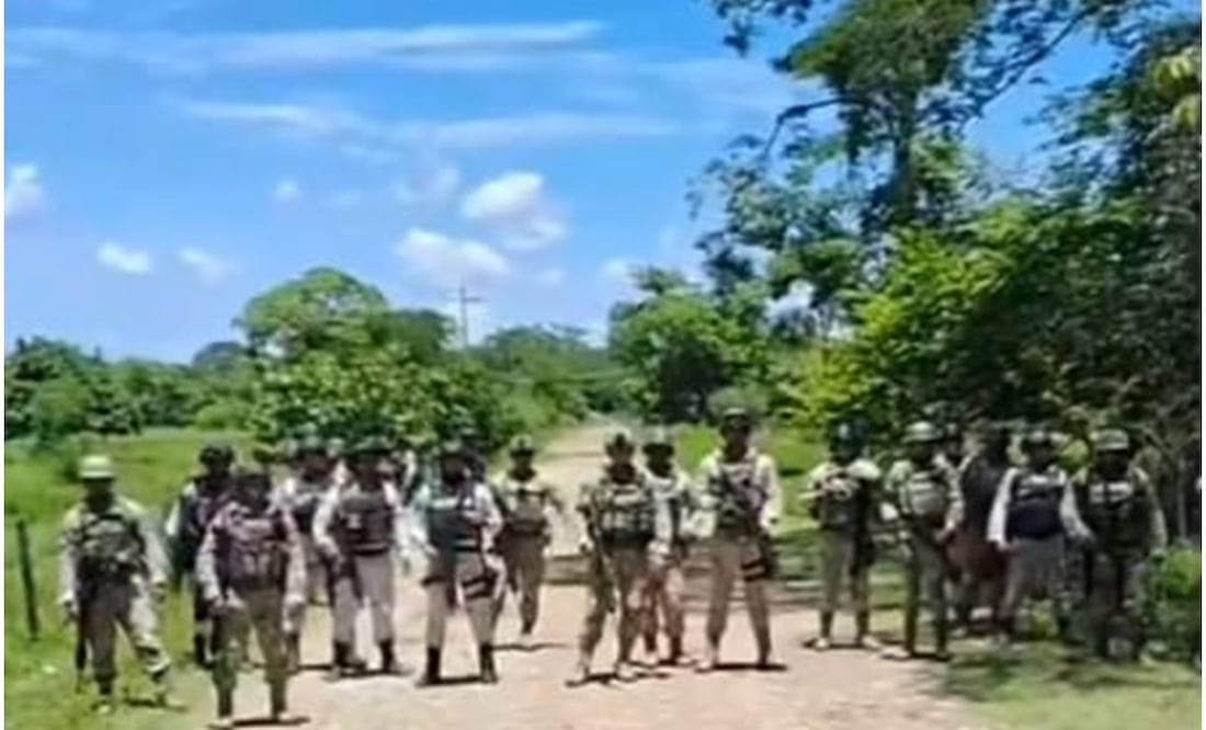 Habitantes de El Regadillo, Chiapas cierran paso a militares de la GN y Ejército. Foto: Especial