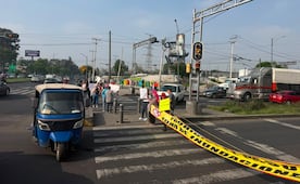 Vecinos bloquean vialidad en Iztapalapa por obras inconclusas de drenaje; obra provoca afectaciones durante temporada de lluvias, aseguran